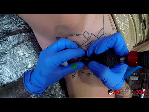 ❤️ Extrem tattooed Hottie Sully Savage krut en Tattoo op hirem Klitoris ️❌ Häre Porno op lb.redgast4asset.ru ❌️❤
